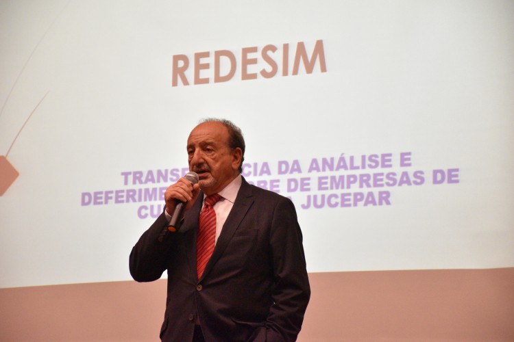 O presidente da Jucepar, Ardisson Akel, também na abertura