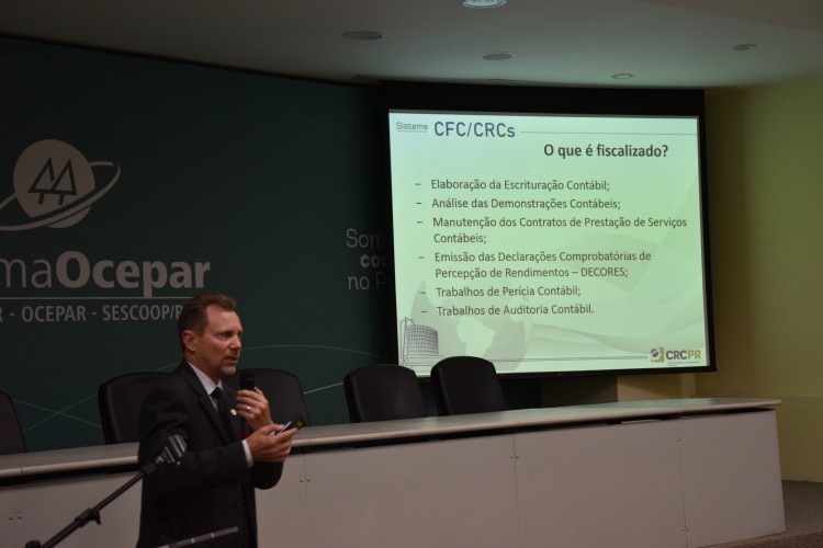 Rigoni apresenta as atividades do CRCPR. 