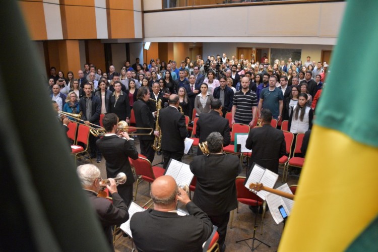 A Banda Lyra Curitibana recepcionou o público e executou o Hino Nacional