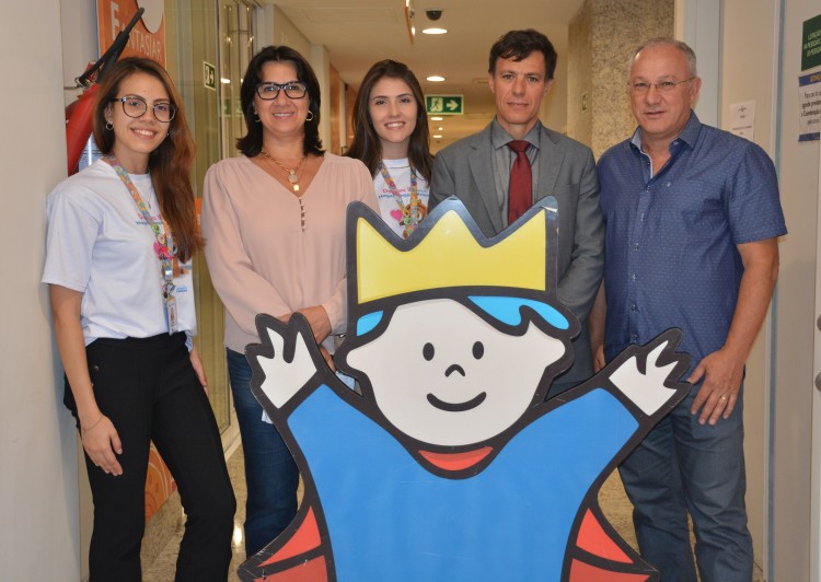 Comitiva do CRCPR visita Hospital Pequeno Príncipe
