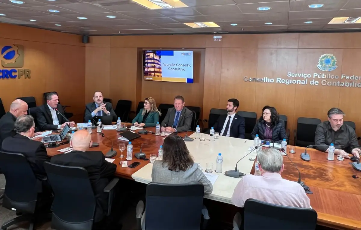 Conselho Consultivo do CRCPR promove encontro com ex-presidentes e lideranças da classe contábil