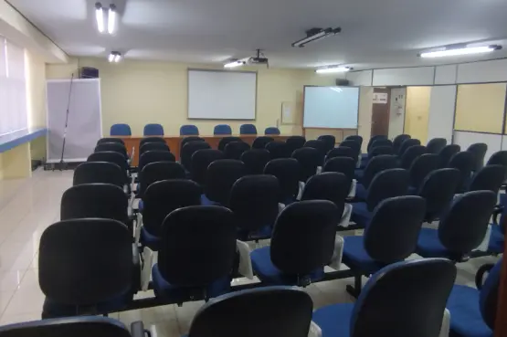 Lote 3 - auditório da sala comercial em Maringá (com bens móveis)