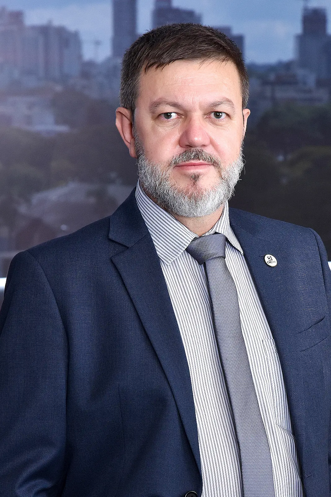 "O ideal é que mostremos apoio uns aos outros para que possamos desenvolver o melhor da profissão para a comunidade em que estamos inseridos", afirmou o representante de Ivaiporã, Devair Aparecido Geremias.