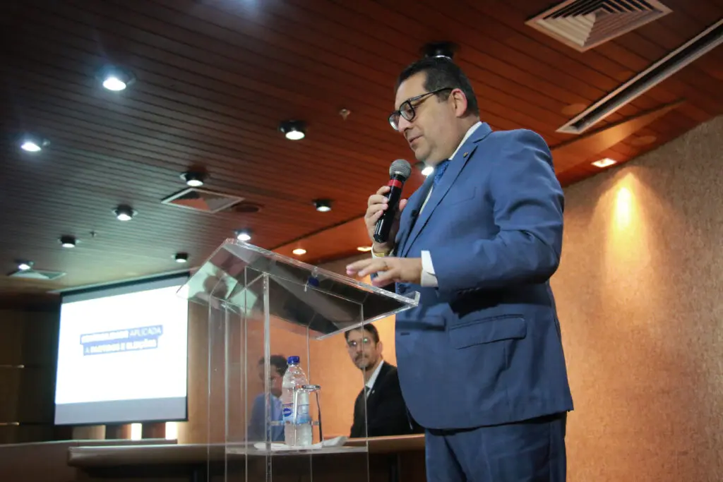 Presidente do CFC, Joaquim Bezerra, no lançamento da iniciativa "Qualificação Avançada em Contabilidade Aplicada a Partidos e Eleições