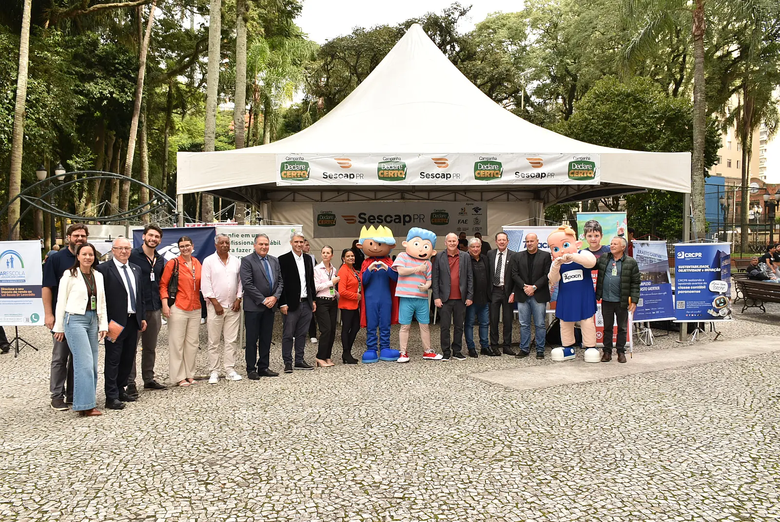 No ano passado, evento Doa Curitiba levou dezenas de contribuintes à tenda no centro da capital paranaense para tirar dúvidas sobre a destinação do IR