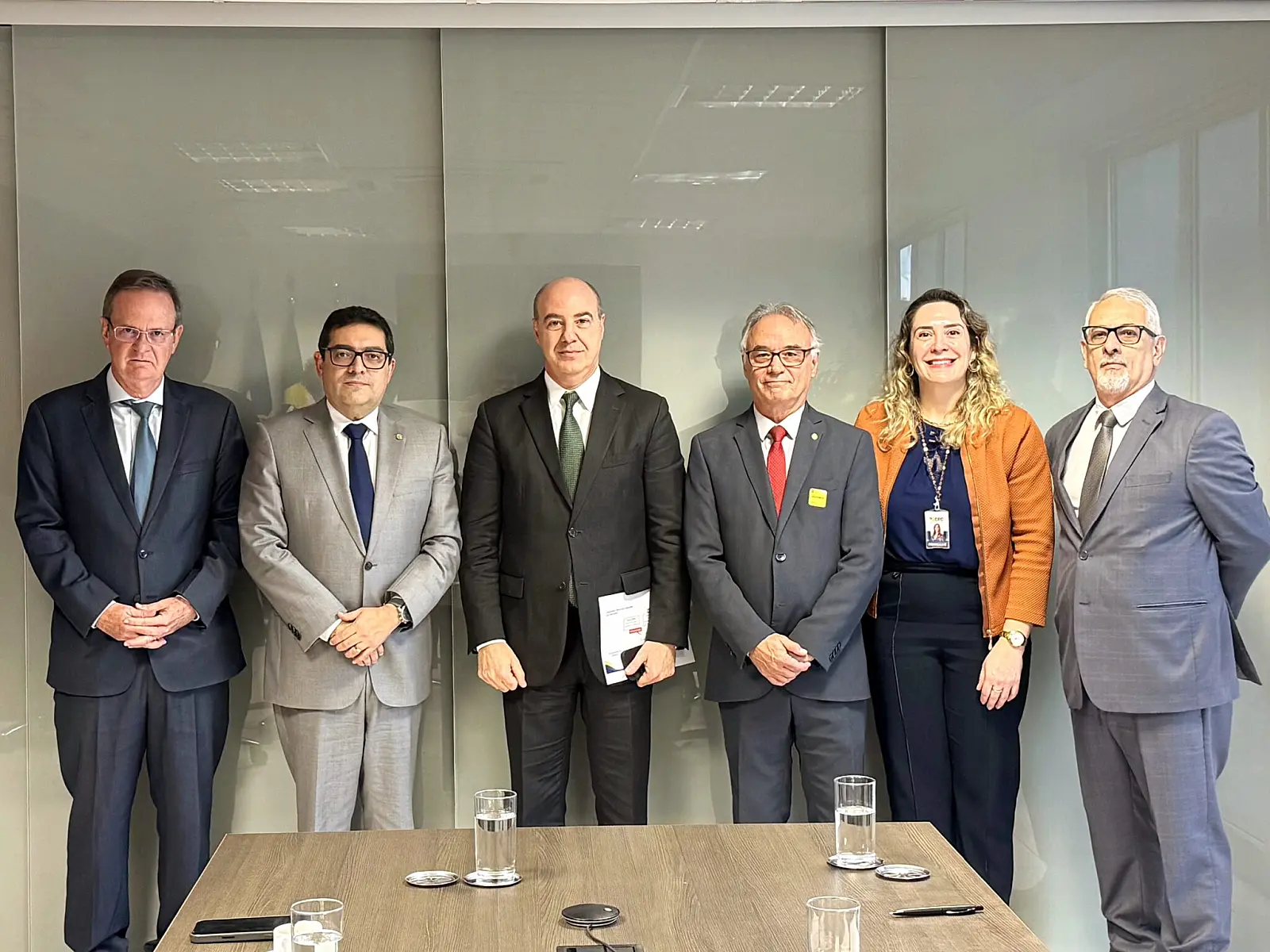 Da esquerda para a direita, Eduardo Sabo (MPDFT), Joaquim Bezerra (CFC), Michel Romano (CNMP), Domingos Sávio (CFC), Franciele Carini (CFC) e José Luís Gomes (CFC).