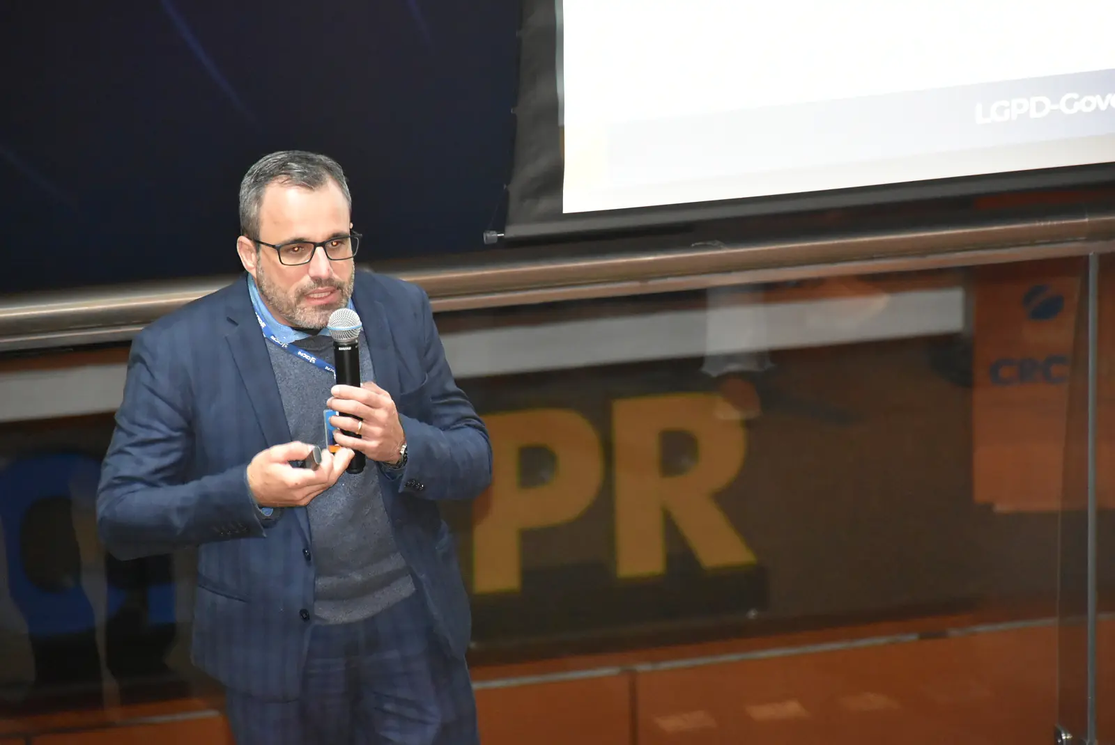 Já Fabrizio Guimarães abordou a norma no contexto da IA na Fiscalização