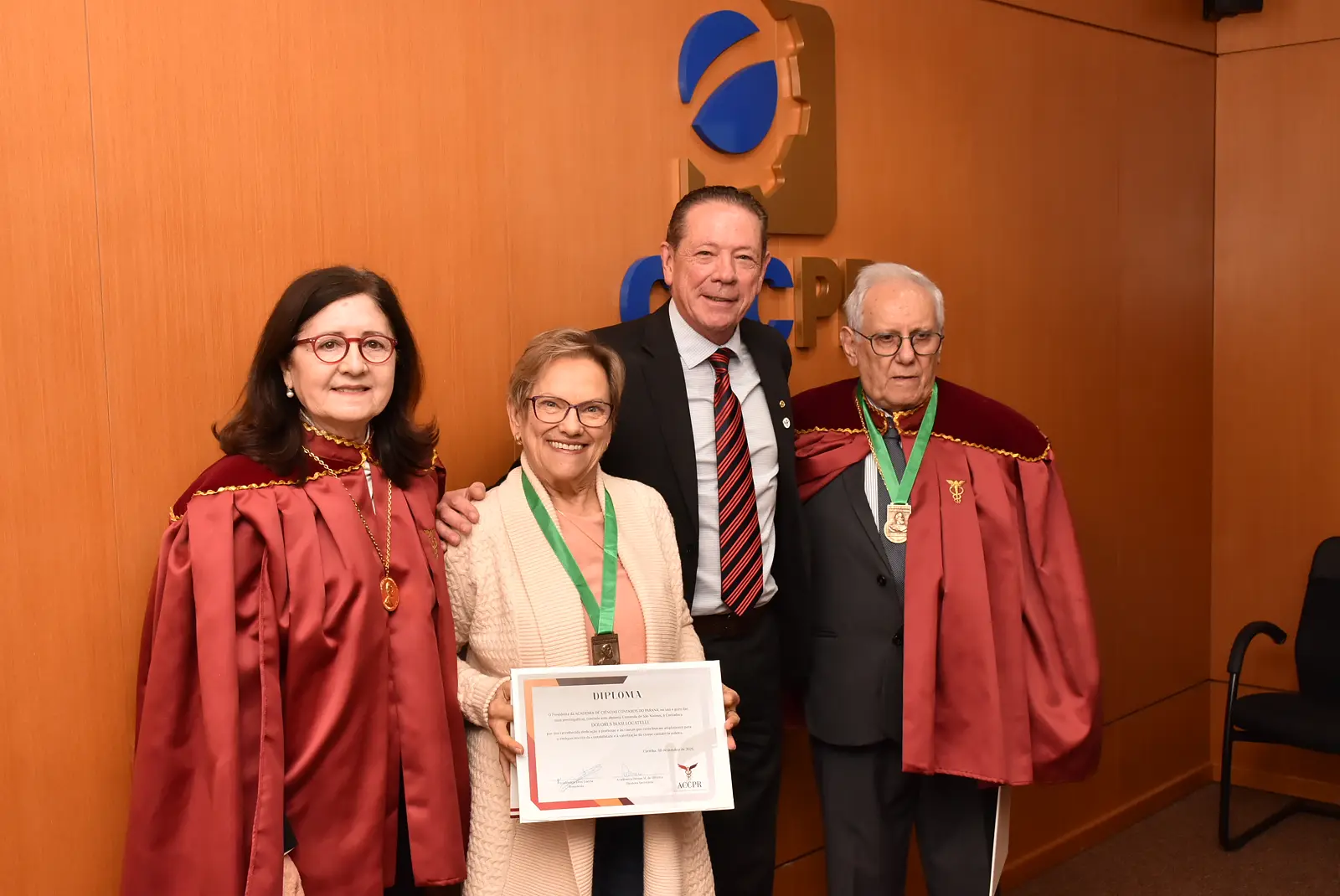 ACCPR entrega Comenda de São Mateus aos acadêmicos Dolores Biasi Locatelli e Euclides Locatelli