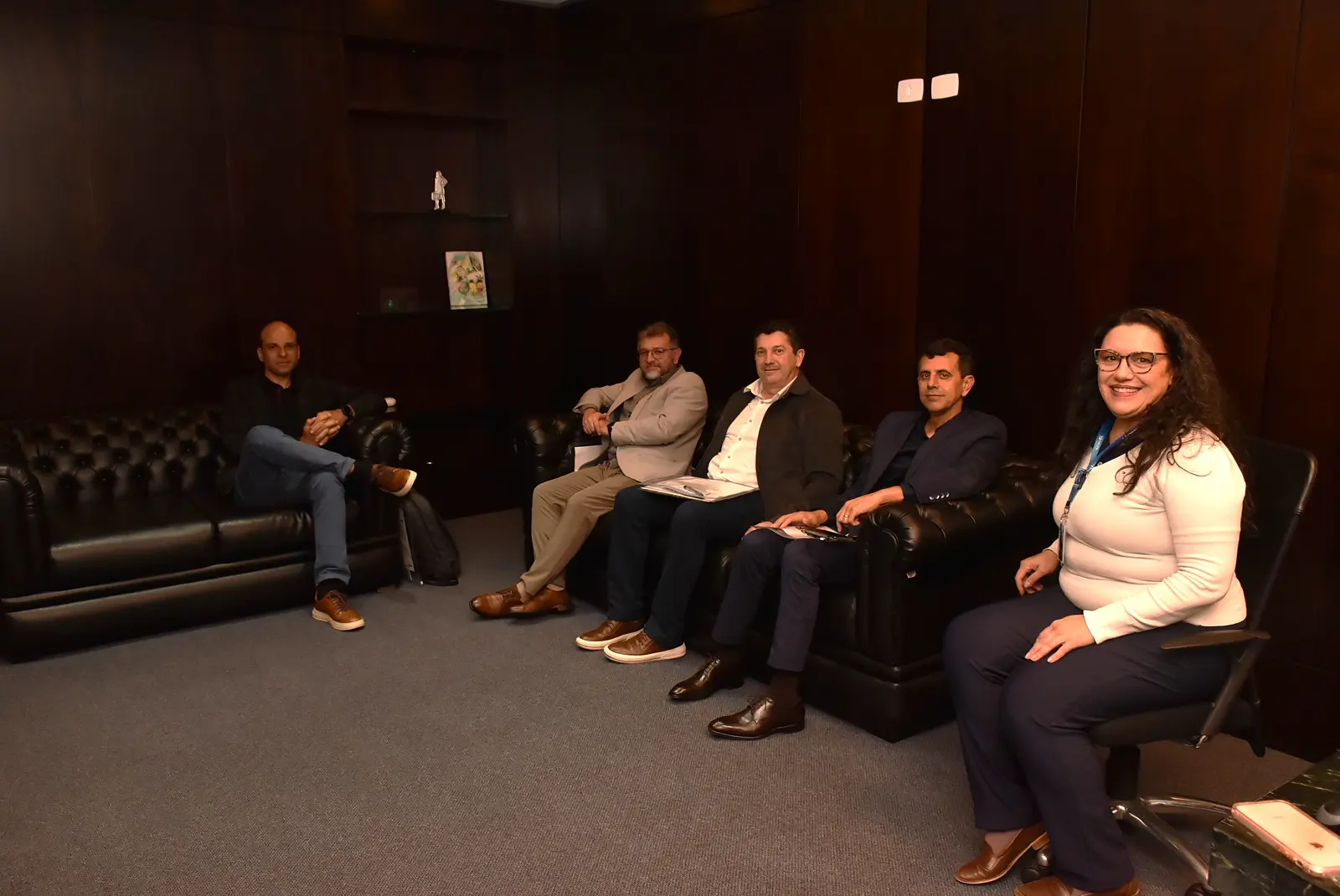Com a gerente de comunicação, Adriana Magalhães